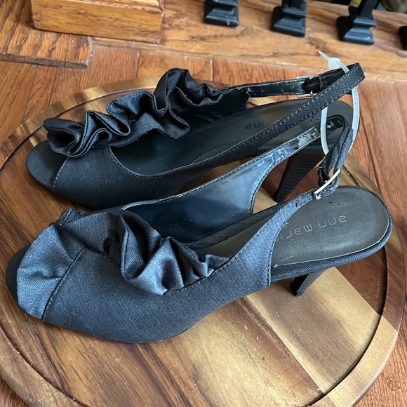 ANN MARINO RUFFLE HEELS - Picture 2 of 9